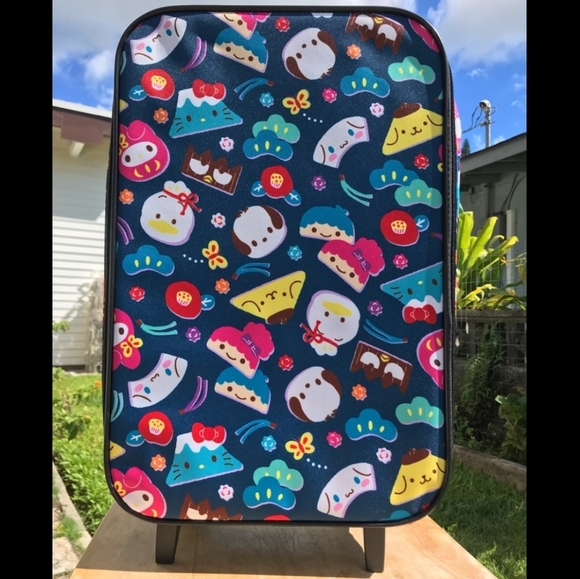 Hello Kitty & Friends Sanrio Carry On Suit Case Rolling Luggage Collapsible NWT - Picture 4 of 7
